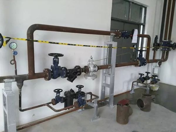 蒸汽減壓閥的使用工況現(xiàn)場(chǎng)介紹(圖5) 蒸汽減壓閥的選用和安裝要點(diǎn)(圖5)